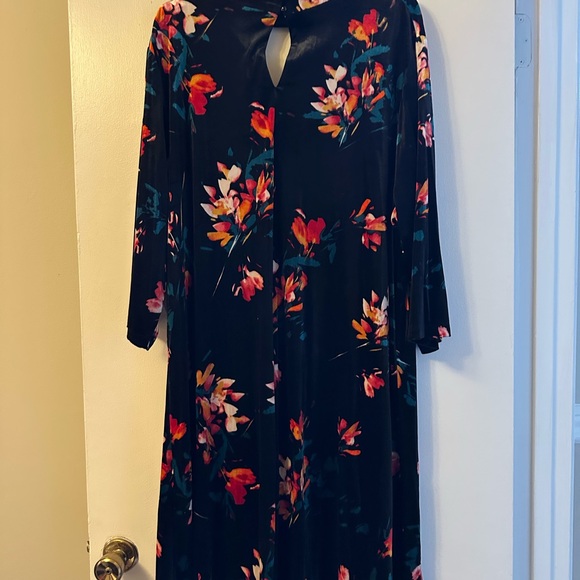 Boutique Black Dress with Colorful Floral Design and a Keyhole Opening - Picture 6 of 6